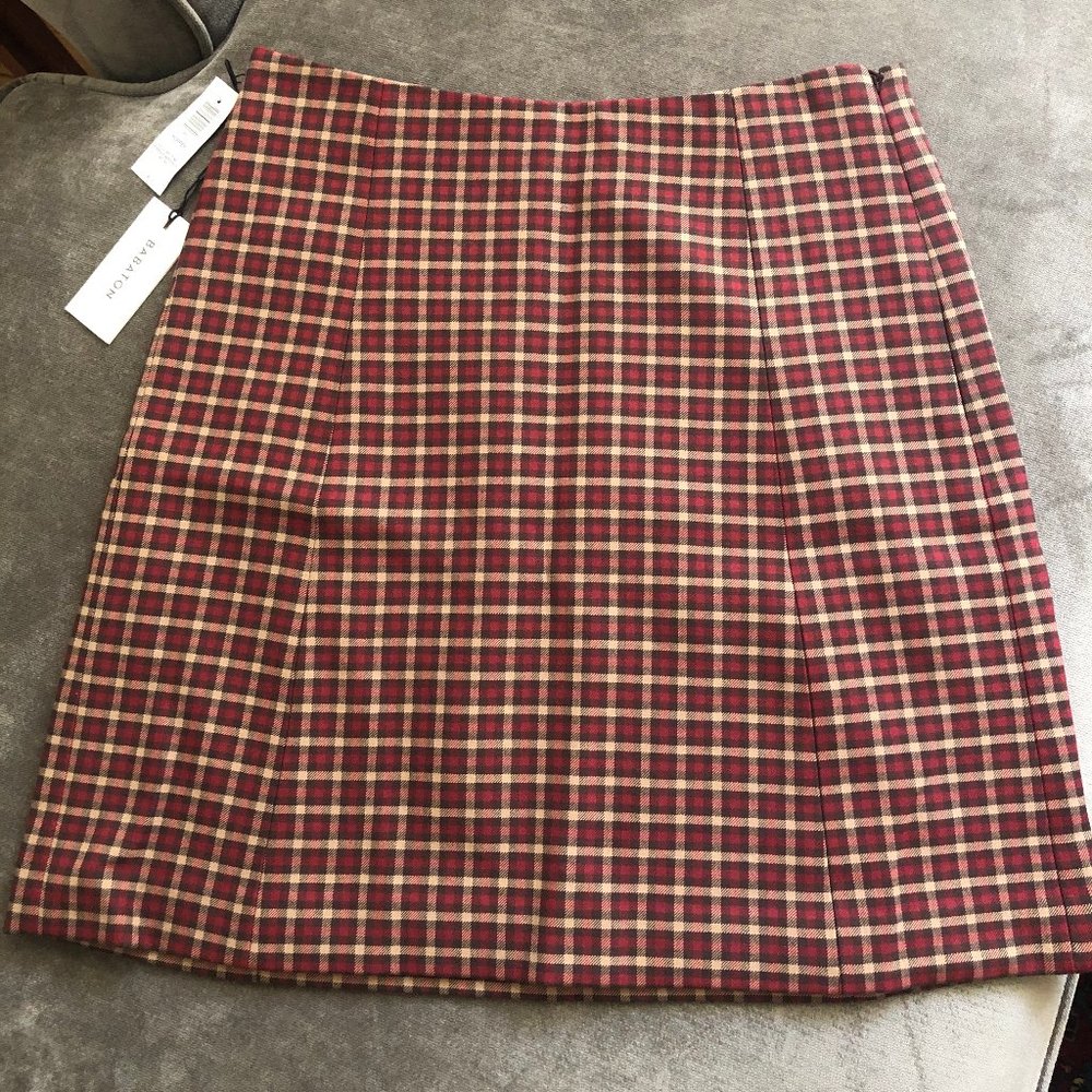 NWT Aritzia Babaton Modern Check Mini Skirt